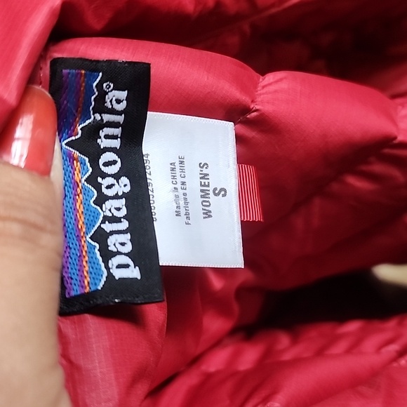 Patatagonia Small Women's Red Puffer Jacket Used Twice - Picture 4 of 10